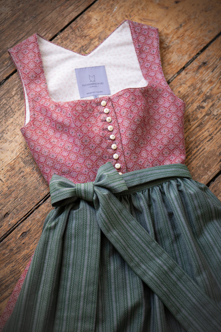 Dirndl 'Aying rot'