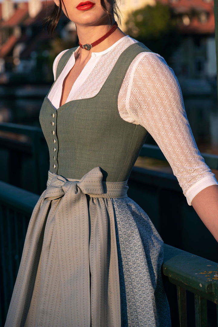 Dirndl München Laden Herzausschnitt Bernried Geländer