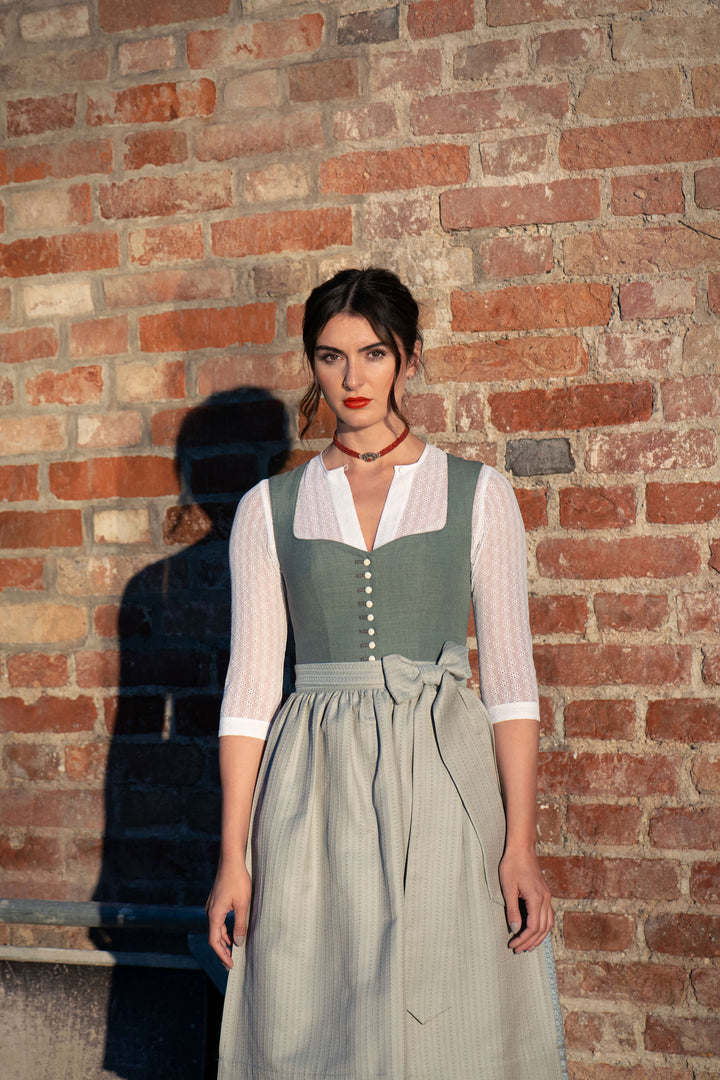 Dirndl München Laden Herzausschnitt Bernried Ziegelwand