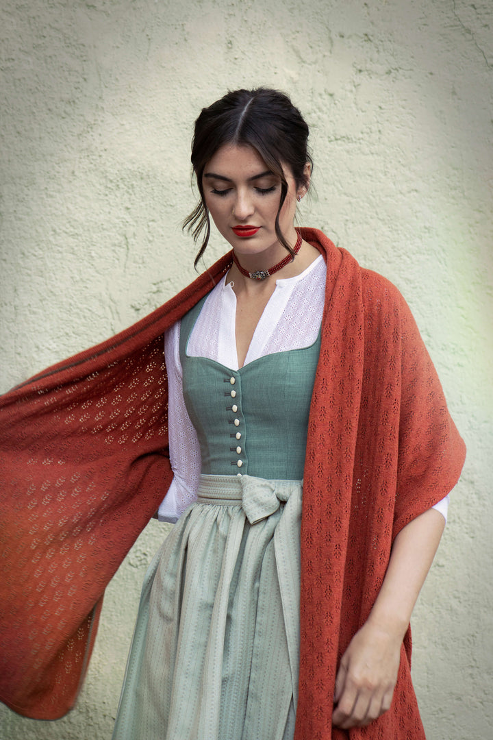 Dirndl München Laden Herzausschnitt Bernried Stola