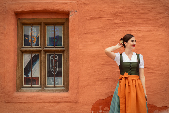 Dirndl Salzburg Dreiteiler Mieder Rock  Schürze Bluse Kurzarm dreiteilig dunkelgrün
