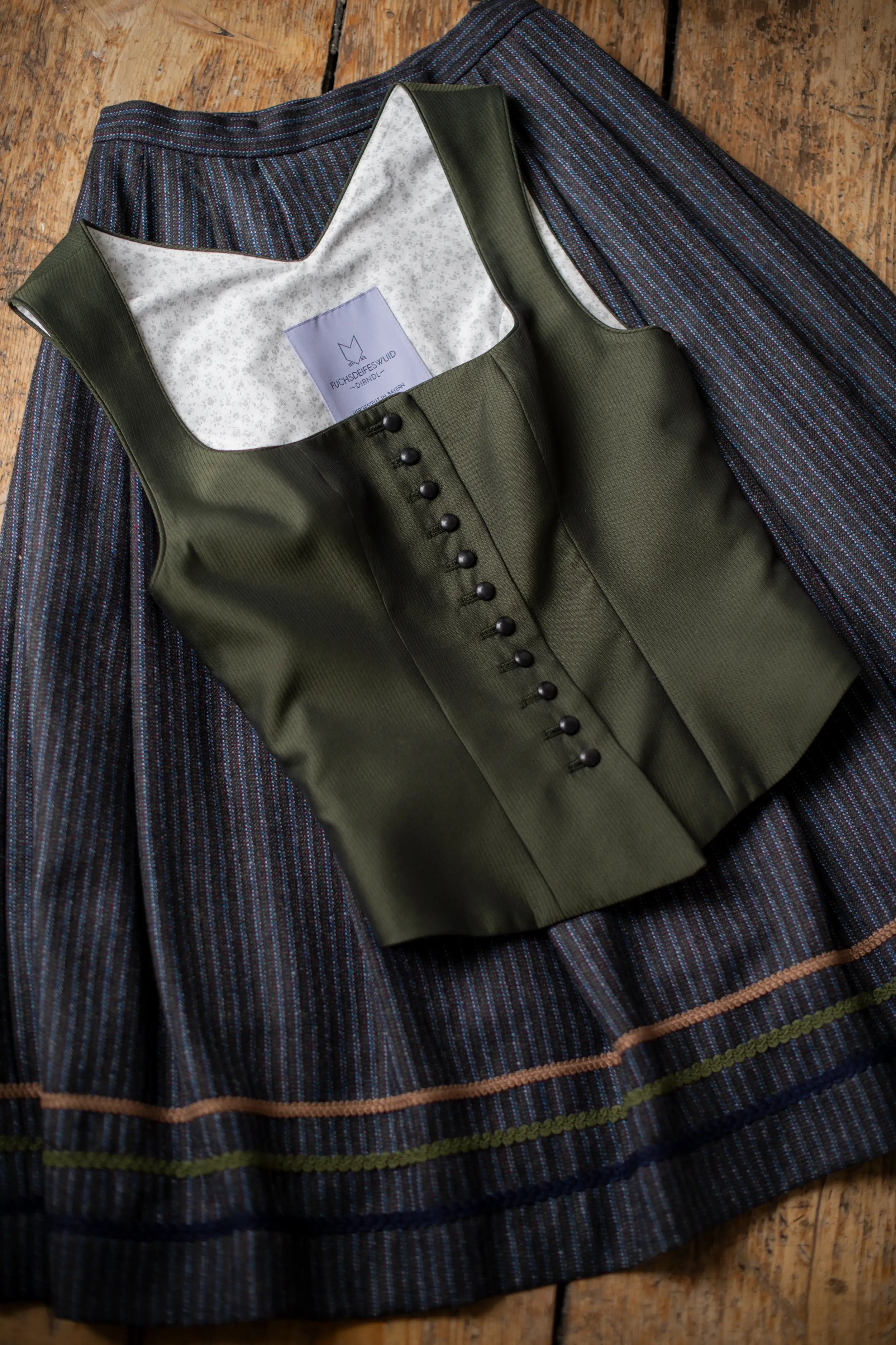Mieder 'Weilheim' grün – Fuchsdeifeswuid Dirndl