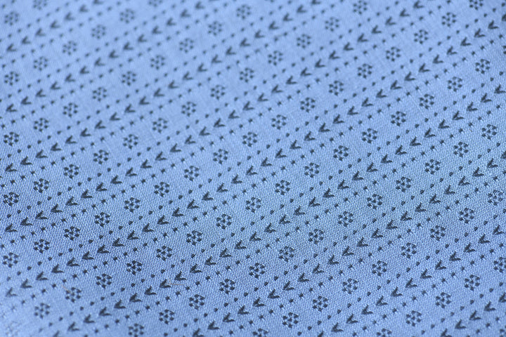 Jacquardstoff rauchblau mit Rankenmuster