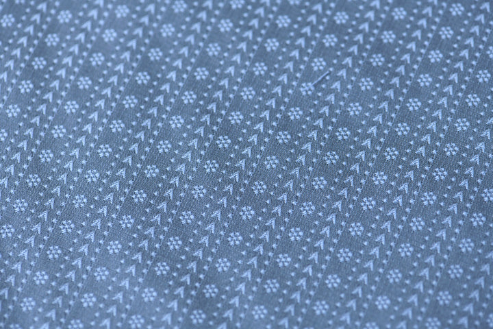Jacquardstoff rauchblau mit Rankenmuster