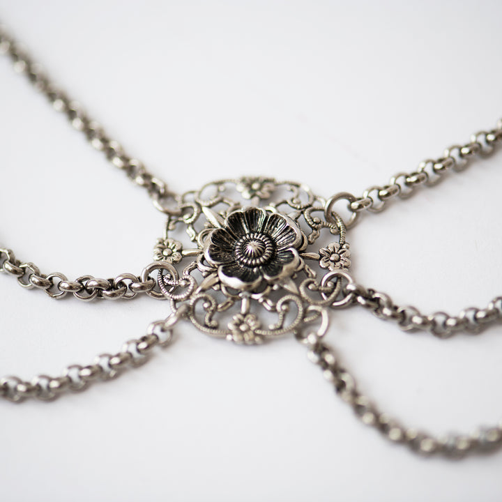 Spinnenkette 'Blume rund'
